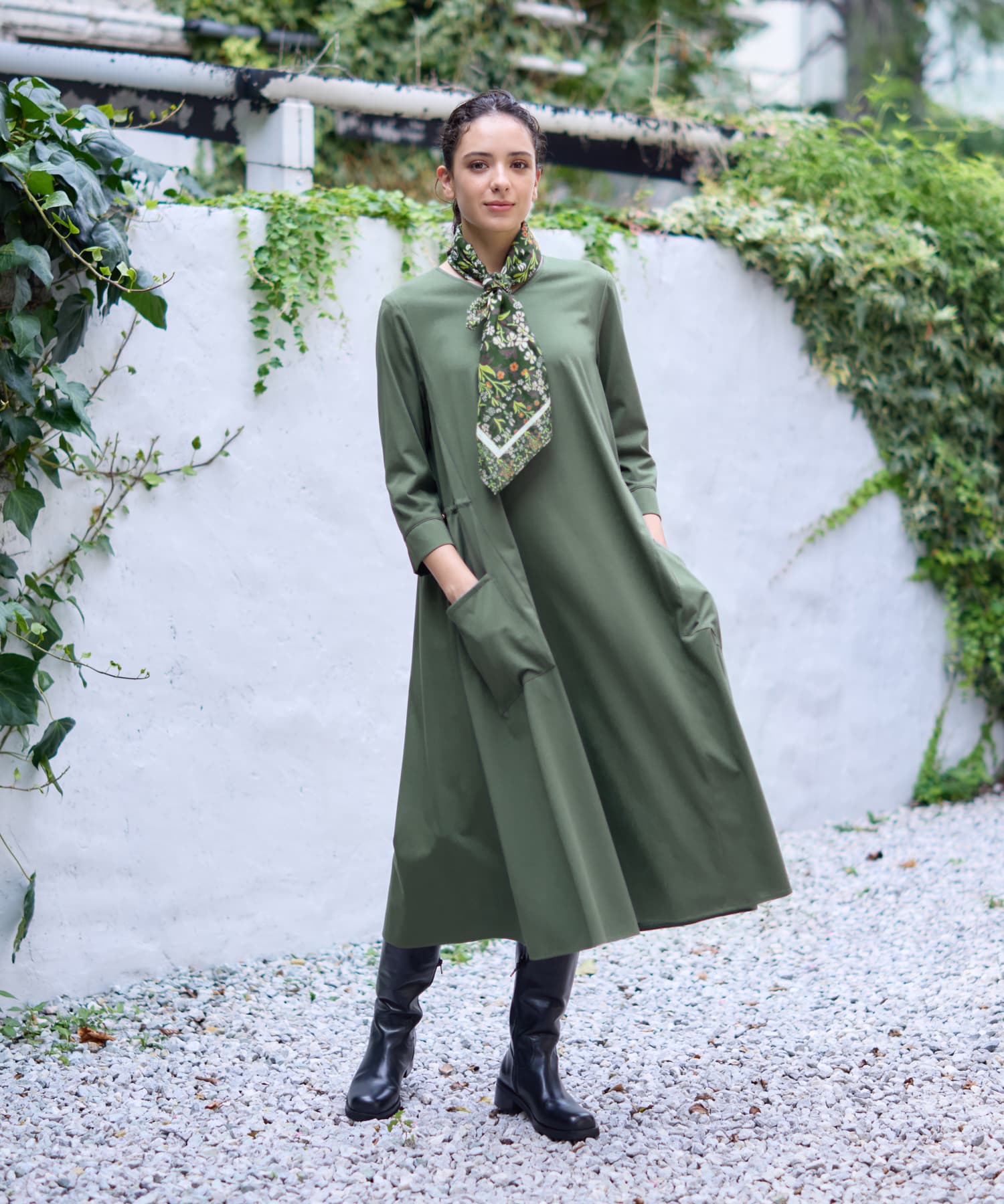 新品同様 レリアン系列 ネミカ ウエストドローコード付き ライトコート ベージュ 新品同様 レリアン系列 ネミカ ウエストドローコード付き ライトコート